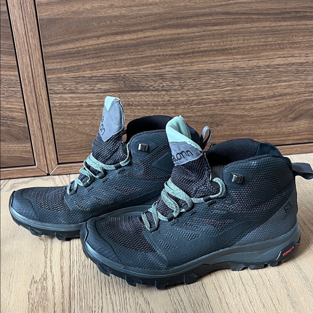 Salomon Black and Green Outdoor Boots